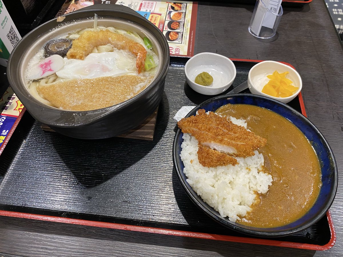 朝久しぶりに資さん行ったら、酔っ払いが横になって寝てるわ、スタッフは外国人だらけでその人起こしたり注意することなく何事もなかったように立ってるわ…で、なんか治安悪い店になっててちょいショックだった。
全国企業になって大好きだった資さんうどんは無くなったのかもしれない…泣