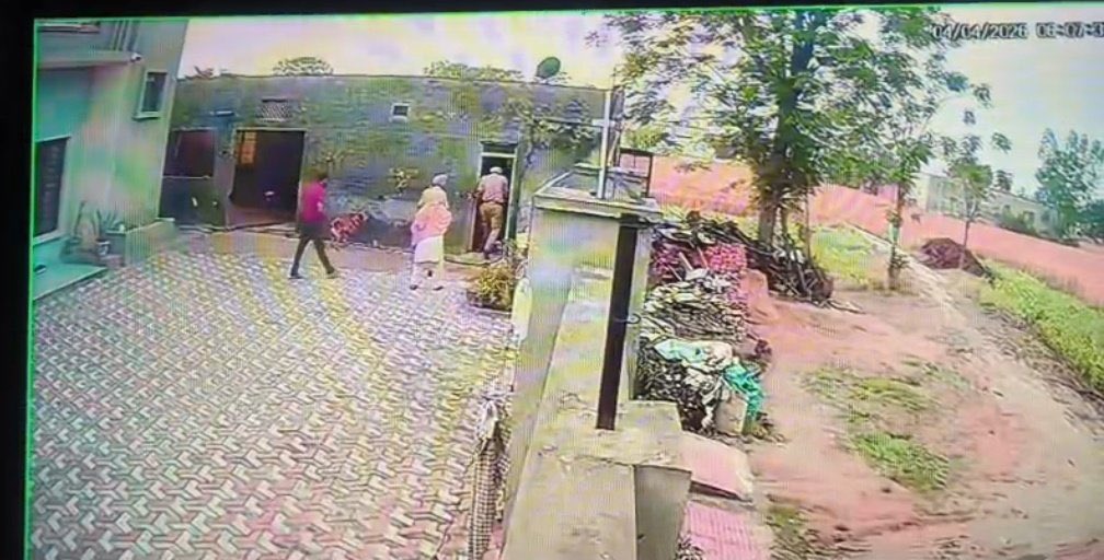 It has become a daily routine in Panjab to detain or place farmer leaders, unemployed youth, and protesting teachers under house arrest before AAP rallies.

Today, Yadwinder Singh Lopon, a teacher was put under house arrest by police before AAP’s Moga rally to suppress youth from