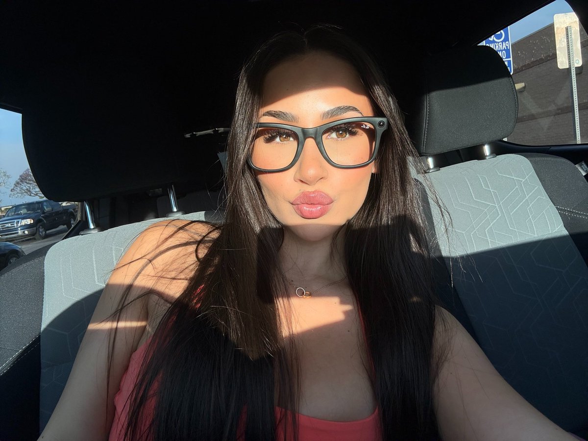 Skyee 🍒 tweet media