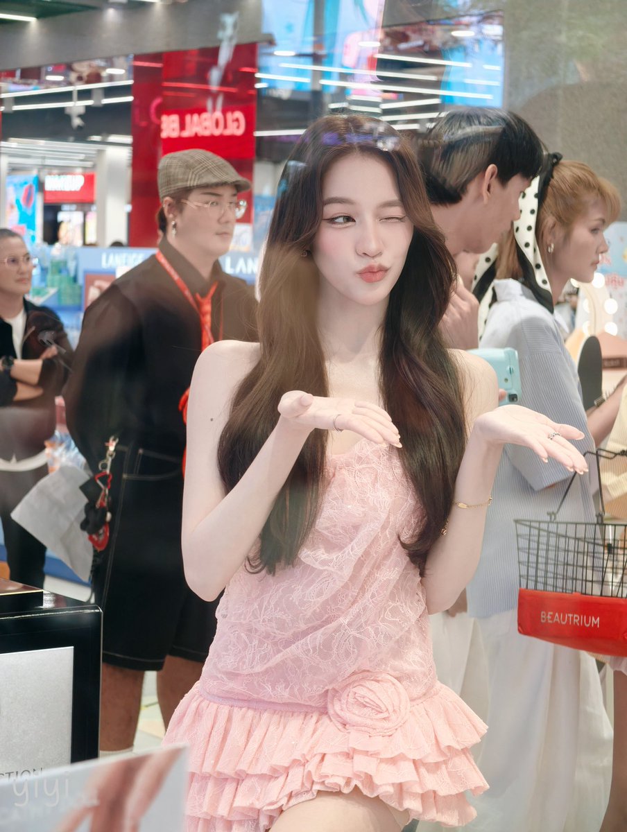 tk's yiyi mami tweet media