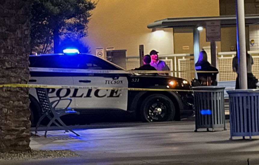 DanMarriesKOLD's tweet image. *LATE BREAKING - SUN TRAN STABBING* 

TPD is on the scene of a stabbing at the Ronstadt Transit Center in downtown #Tucson ~ tinyurl.com/2r4f476s