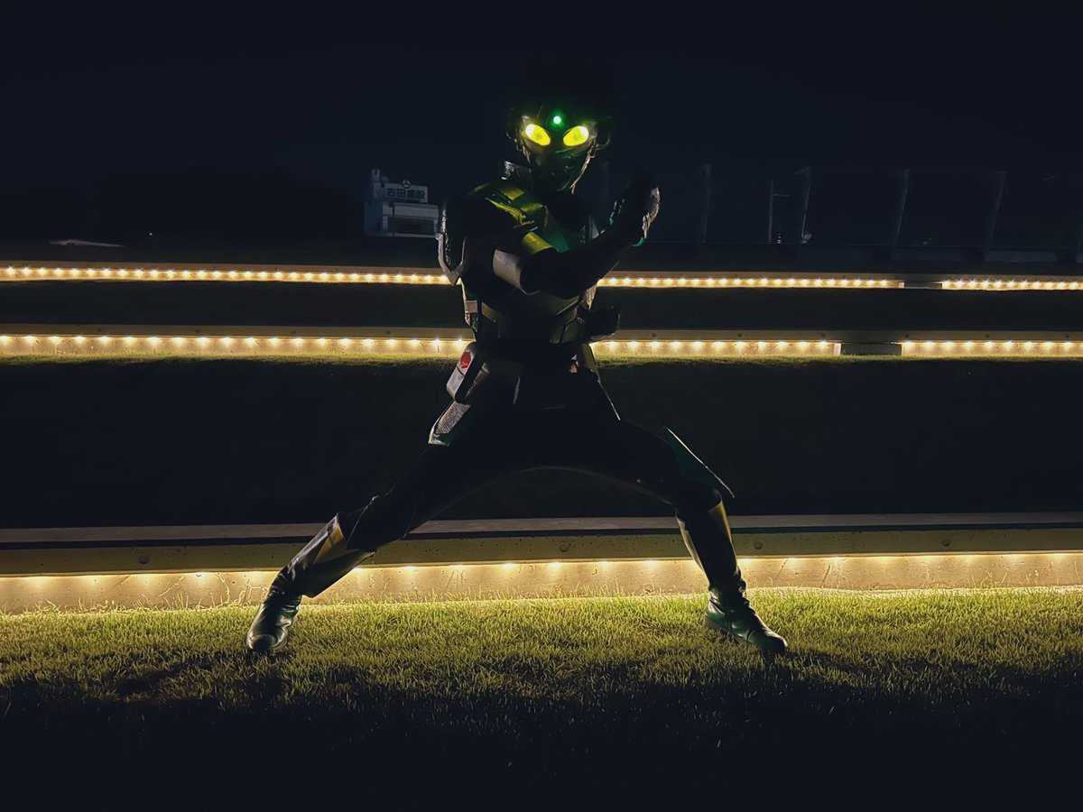 必筆超人ライトロン tweet media