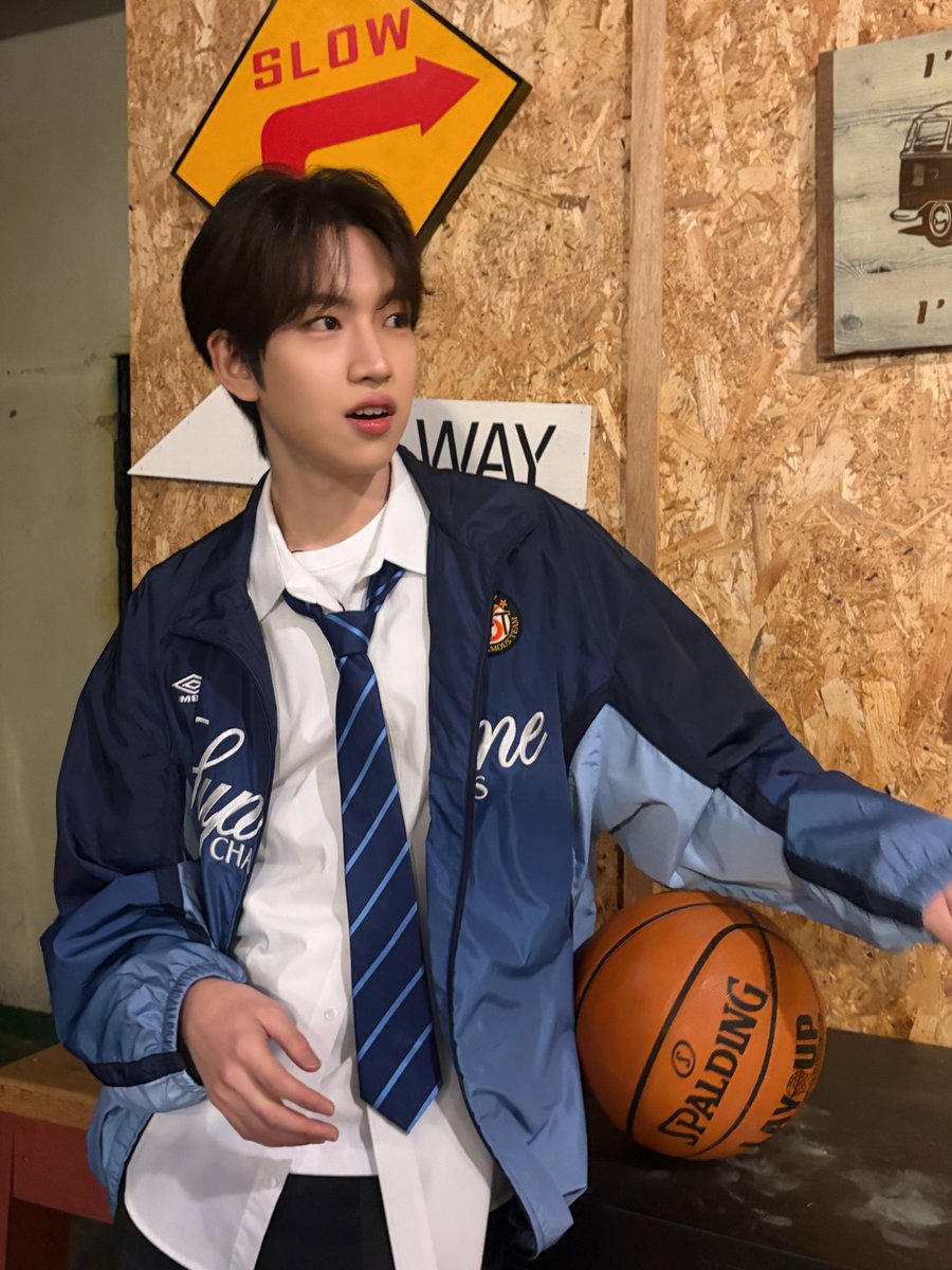 IDID_starship's tweet photo. [🌠] #김민재_DID
➡️🐌....

#IDID #아이딧 #KIMMINJAE #김민재 https://t.co/zARCrcINxS