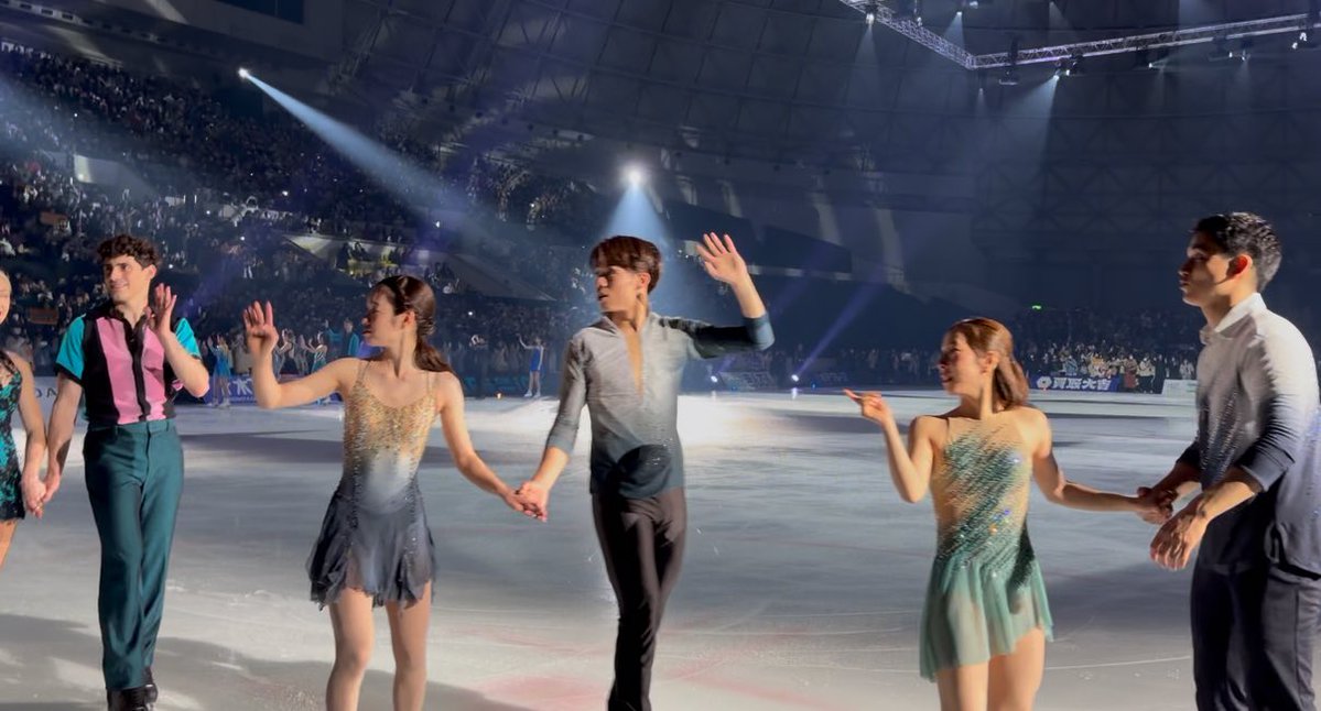 megskatefan tweet media