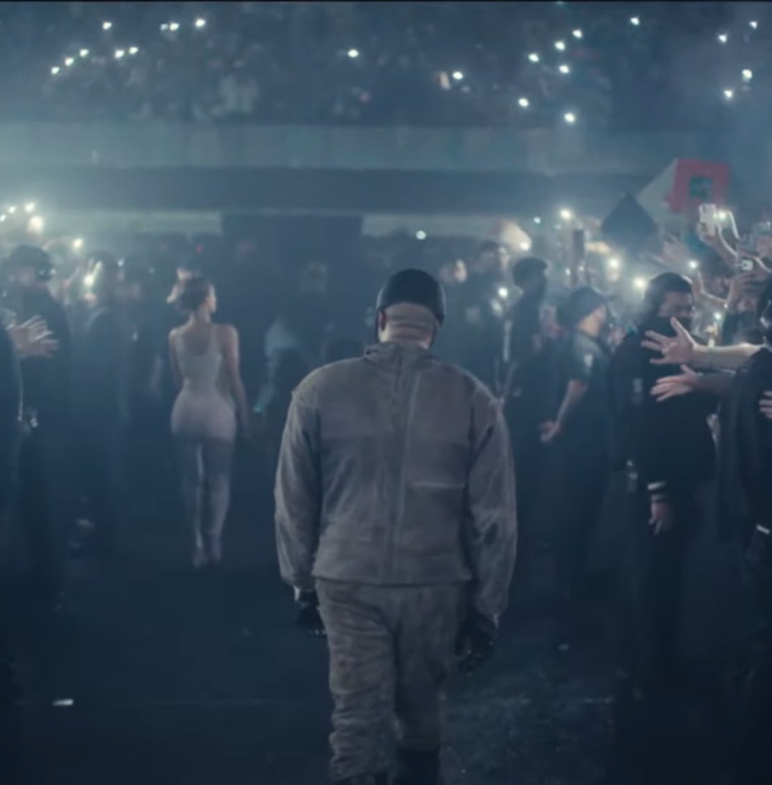 くちビル tweet media