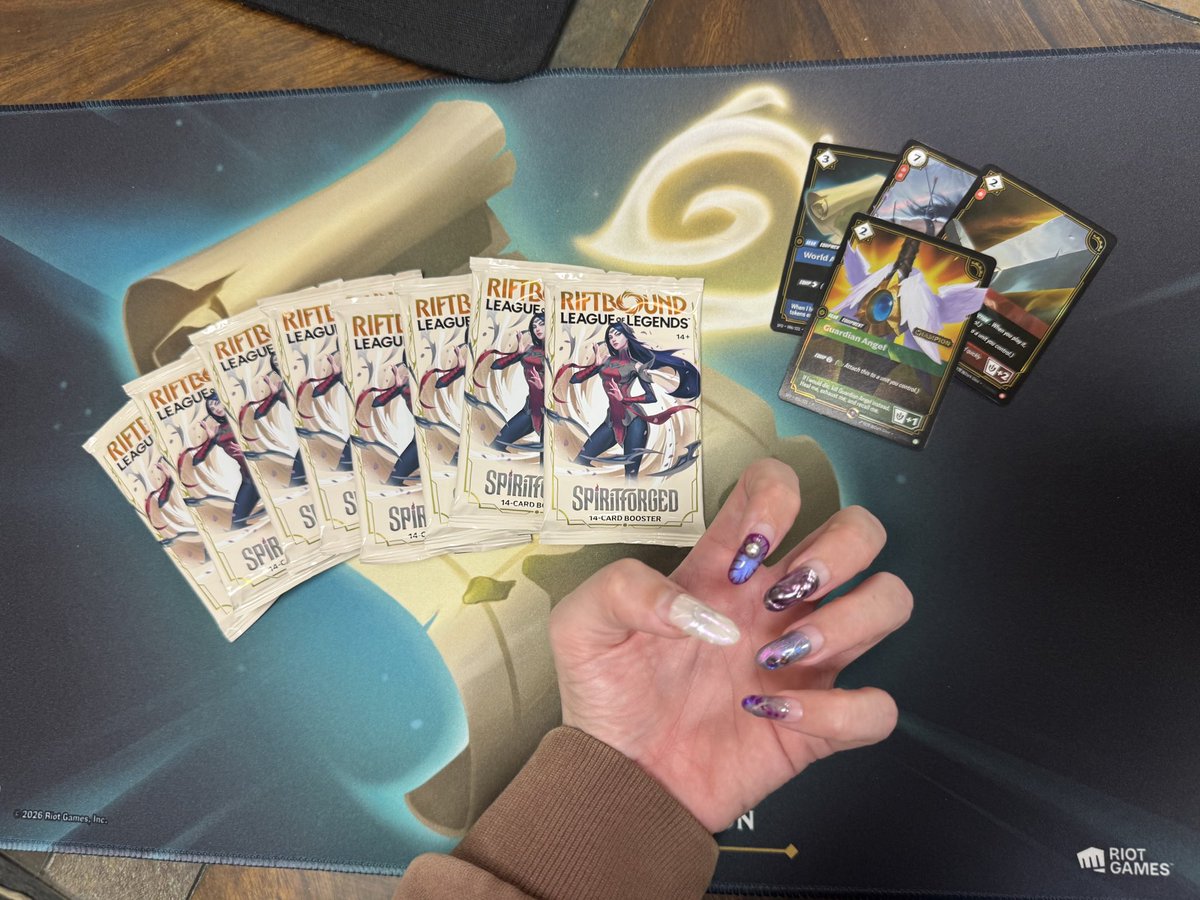 Won tonight! 

Kai’Sa Mirror 2-0

Last hurrah for my Kai’Sa nails because I am getting a new set done tomorrow!