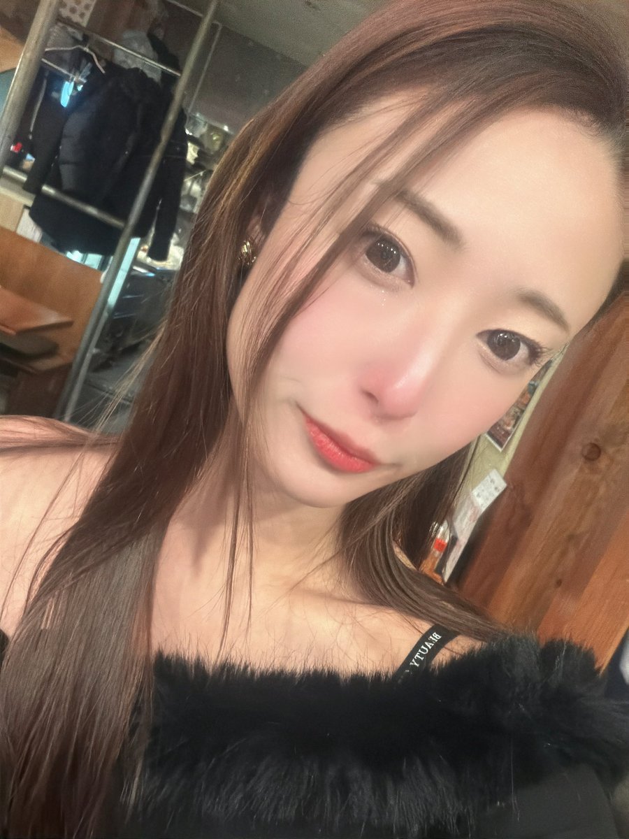 suzusprings's tweet photo. 雨なので酒を飲むなどしている！
(いつも)

元気ないタイミングを
見計らったかのように
俺の及川から
可愛い写真が届く😍🤳❤️
女神！！！ https://t.co/Aw2dX9xgrD