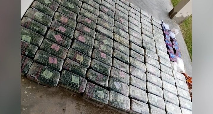 humbalochistan's tweet photo. BALOCHISTAN REJECTS NARCOTICS!! 🦅
GOAL: A Drug-Free Balochistan ✨
#FC Balochistan (South) conducted a major intelligence-based operation in the #Balgatar area of #Awaran, intercepting a Zamiyad vehicle and recovering 138 kg of ice (crystal meth), 29 kg of heroin, and 11 kg of opium, with an estimated value of around PKR 174.3 million.
A man, a woman, and three children traveling in the vehicle posing as a family were arrested on the spot. The suspects and seized narcotics were handed over to the Anti-Narcotics Force (ANF) for further legal action.
FC Balochistan (South) continues its operations against organized drug networks under a zero-tolerance policy to keep South Balochistan drug-free.
#DrugFreeBalochistan
#FCBalochistanSouth
#SayNoToNarcotics
@Hamza_Lashari18 @Mahnoor_Haider2 @kalmatiJD