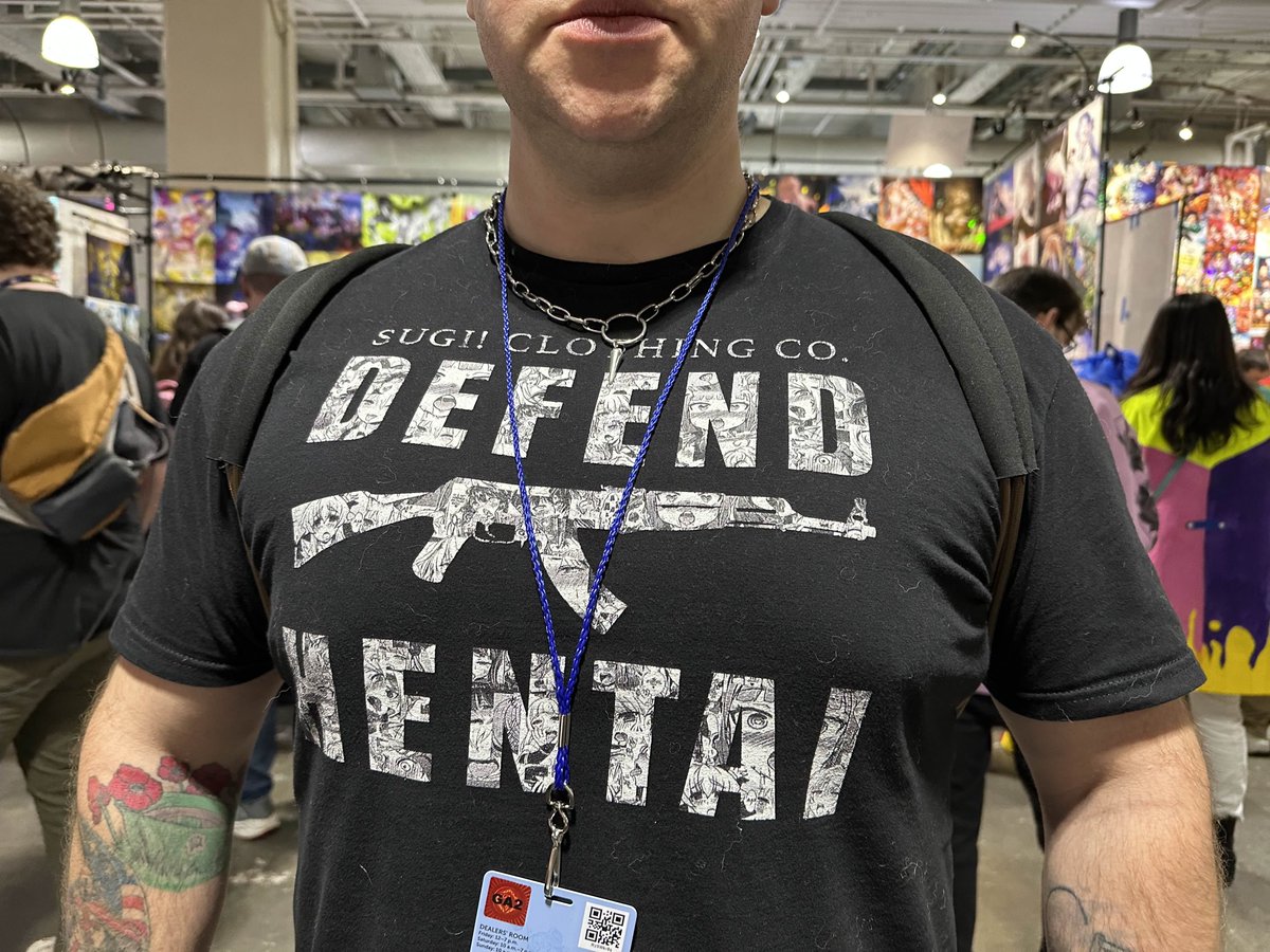 jlist's tweet photo. Spotted at Anime Boston. That's quite a shirt! https://t.co/CsQwfPeeRb