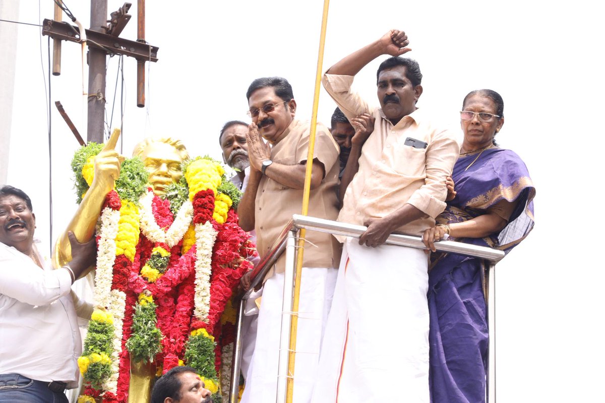 பசும்பொன் உ. முத்துராமலிங்கத் தேவர் திருமகனார் அவர்களின் வழியில் தேசியத்தையும், தெய்வீகத்தையும் உயர்த்திப்பிடித்தவரும், பிற்படுத்தப்பட்ட மக்களின் கல்வி மற்றும் பொருளாதார வளர்ச்சிக்காக அரும்பாடுபட்டவருமான உறங்காப்புலி கல்வி வள்ளல் ஐயா திரு P.K மூக்கையாத் தேவர் அவர்களின்
