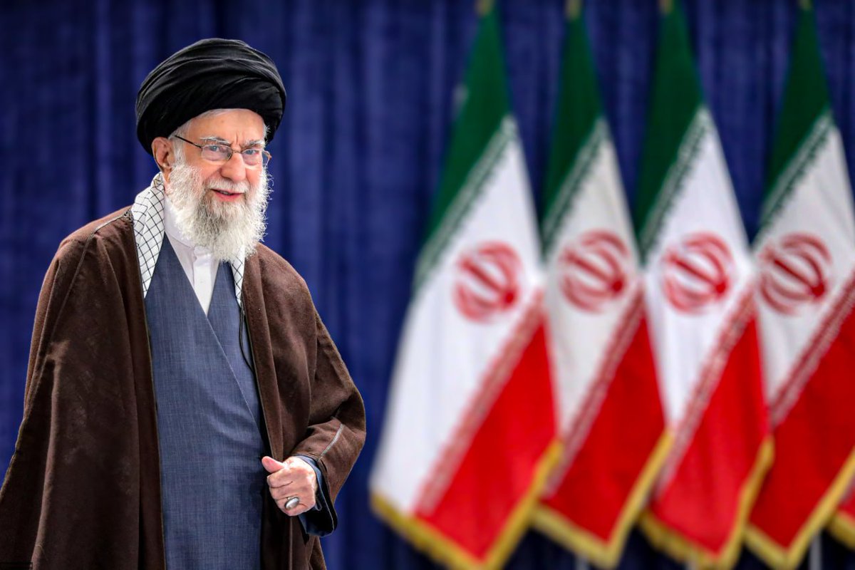 bhmnmfyd07's tweet photo. ما دشمن داریم، باید جهت دفاعی‌مان را [قوی کنیم]؛ عقل حکم میکند، شرع هم میگوید: وَ اَعِدُّوا لَهُم مَا استَطَعتُم مِن قُوَّةٍ وَ مِن رِباطِ الخَیل.(۱) «مَا استَطَعتُم» یعنی تا آنجایی که میتوانید، هر چه میتوانید؛ ما هم همین را گوش کردیم
#تا_پای_جان_برای_ایران 
#ایران_سربلند https://t.co/V0OBr0qf3s