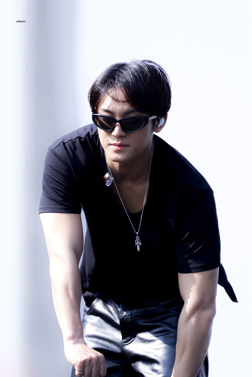 ๐๐ก๐ค๐ซ๐๐ง. tweet media