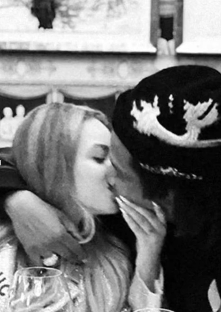 beyoncerelated's tweet photo. It's 04/04 
Happy 18 years Anniversary to The Carters 🖤🤍 https://t.co/o8tfWJbld6