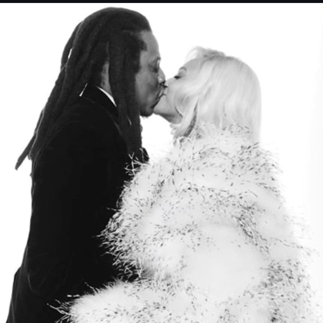 beyoncerelated's tweet photo. It's 04/04 
Happy 18 years Anniversary to The Carters 🖤🤍 https://t.co/o8tfWJbld6