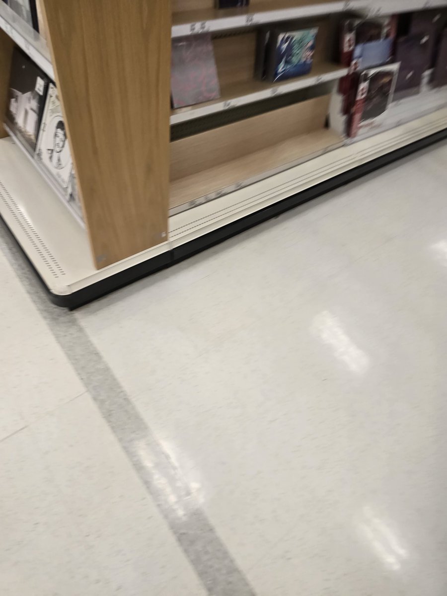 marmotisha's tweet photo. went to #MyLocalTarget and there was only a digipack left on the shelves 😁 I did ask a team member and he got me a set from the back 🤭 #MONSTAX #몬스타엑스 #Unfold #언폴드 #MONSTA_X_POPUP #hello82 #82giveaway in San Diego CA https://t.co/3m6imivuec