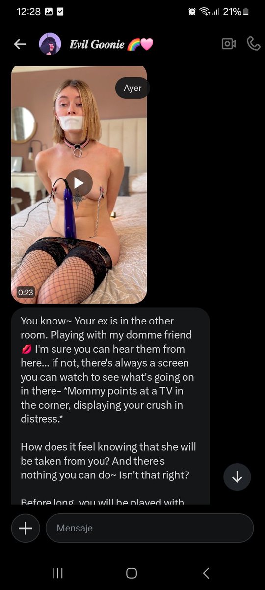 BondageBitch tweet media