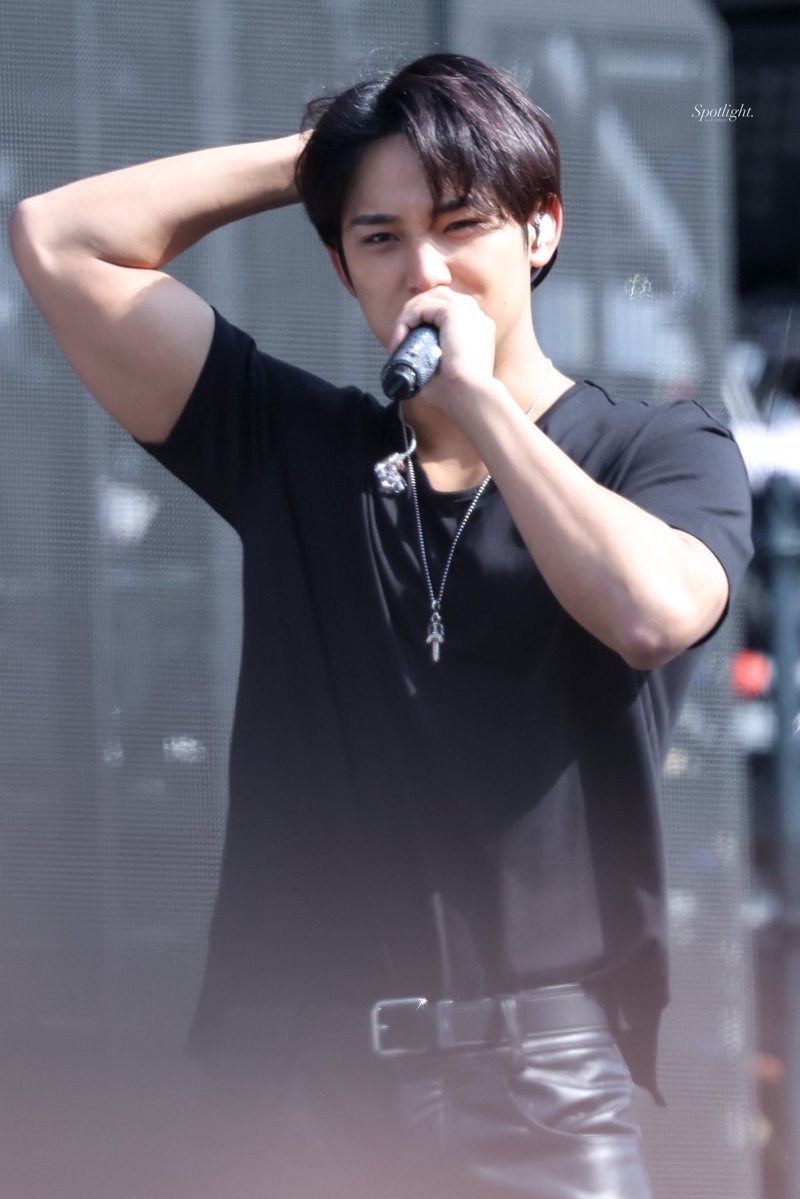 ๐๐ฑ๐ฐ๐ต๐ญ๐ช๐จ๐ฉ๐ต tweet media