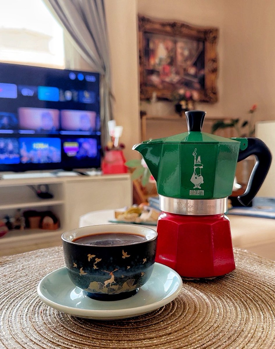 "أنت لست ما يحدث لك… بل كيف تفسره" ☕️
- إبكتيتوس