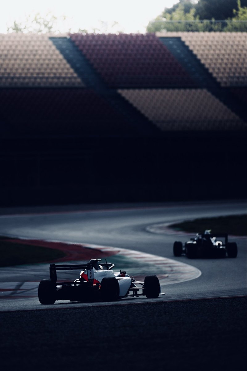 BorgnaEdouard's tweet photo. 🏙️@mantra_investment_partners - ��� @godriveline 

A few shots from the two-day training session. 📸

#edouardborgna #mantra_investment_parteners #circuitBarcelone #borgna https://t.co/xi724IS59y