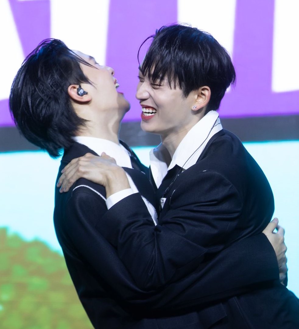 𝘬𝘳𝘪𝘴 ☽ dwy tweet media