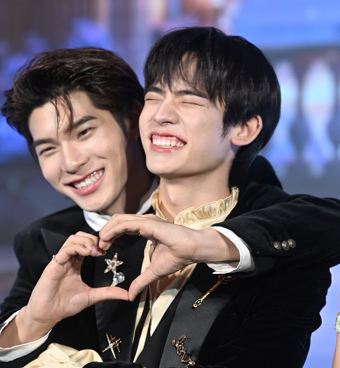 𝘬𝘳𝘪𝘴 ☽ dwy tweet media