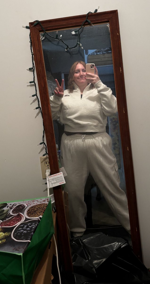 hales 🌸🐝 tweet media