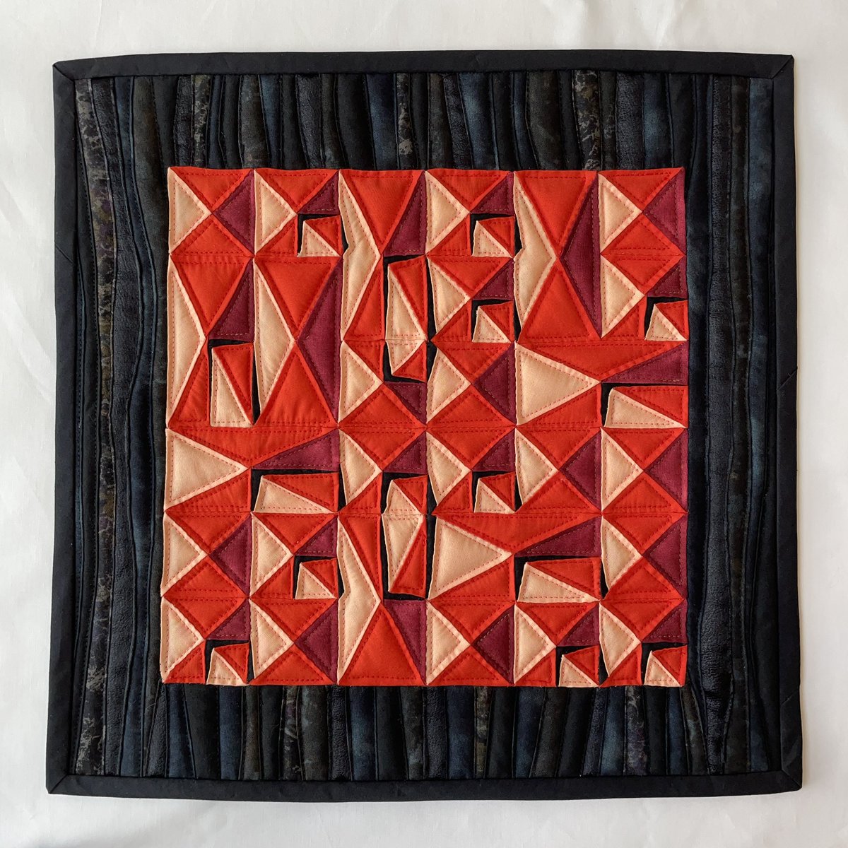 ___nnnga's tweet photo. 【展示・受賞のお知らせ】
昨年制作した作品「3D squares 」が第18回キルト日本展でJHIA奨励賞を受賞いたしました🏆
展示期間：2026年4月10日〜16日
場所：東京都美術館
ため息が出るほどの繊細な作品が100点以上展示されます。お近くの方ぜひお越しください💫
https://t.co/zKtH9LzFzr https://t.co/OSTGo5aFVB