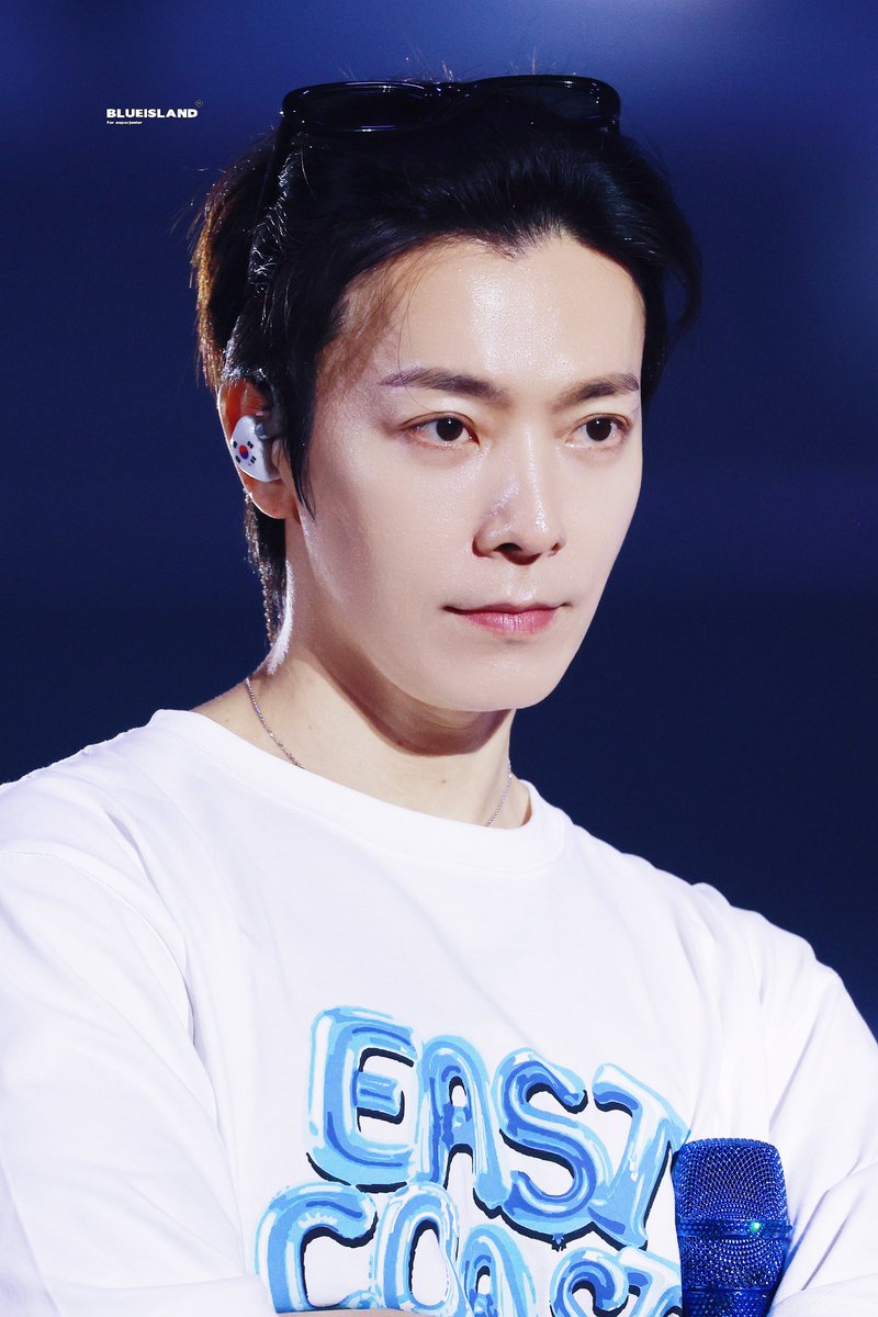 BLUE_ISLAND9 tweet media