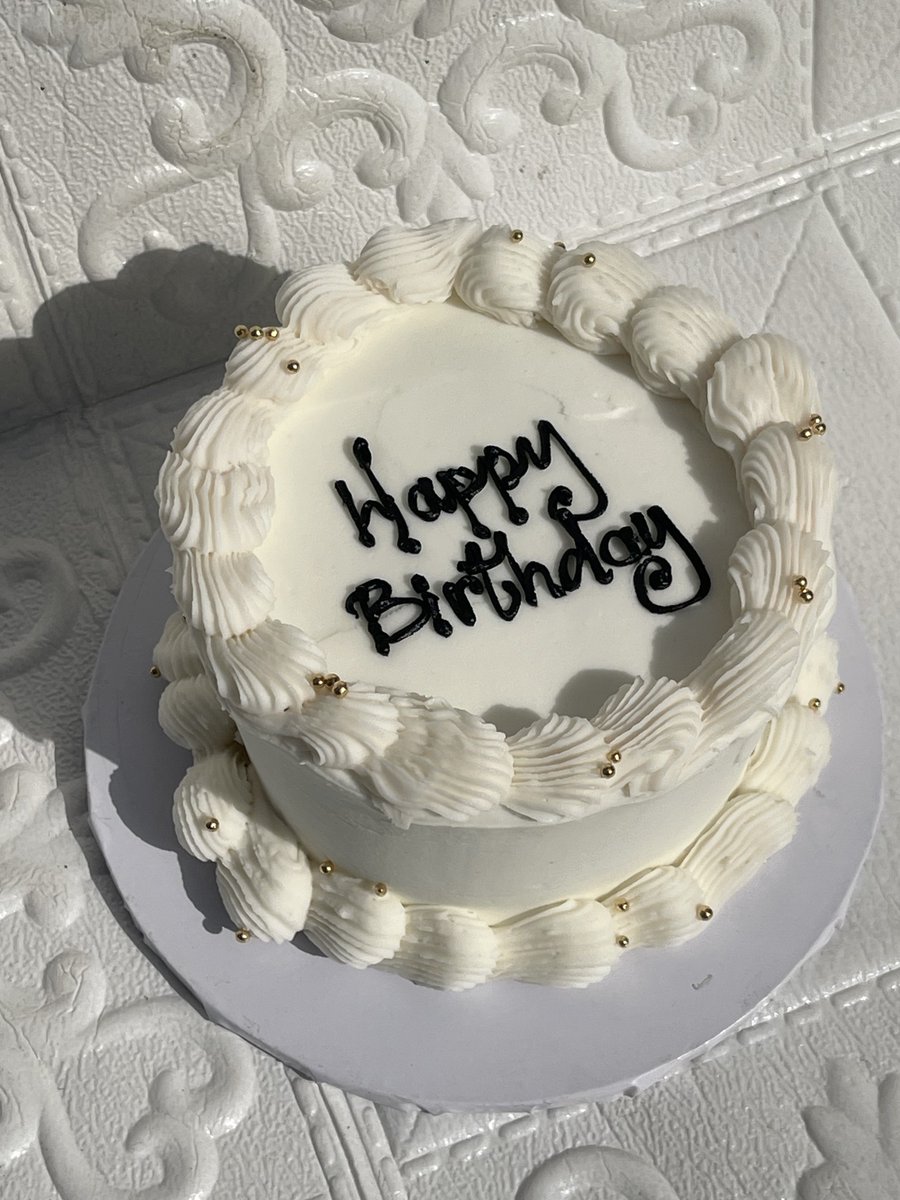For yum and delicious cakes in Abuja. 
Call us, let's celebrate with you!!

09056833105