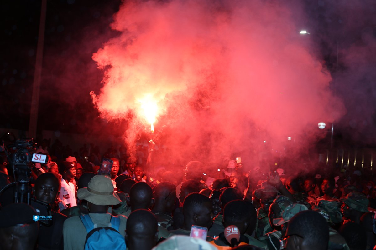 PoliceNationSN's tweet photo. #RoadToIndependanceDAY
La Police nationale présente à la cérémonie de retraite aux Flambeaux, à la veille de 66èlme anniversaire de l’Indépendance du Sénégal.
#Senegal #Kebetu #PoliceSN #SunuPolice https://t.co/XlXbdSBd6C