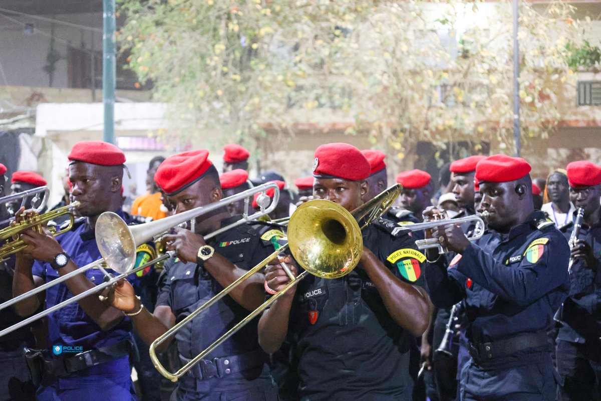 PoliceNationSN's tweet photo. #RoadToIndependanceDAY
La Police nationale présente à la cérémonie de retraite aux Flambeaux, à la veille de 66èlme anniversaire de l’Indépendance du Sénégal.
#Senegal #Kebetu #PoliceSN #SunuPolice https://t.co/XlXbdSBd6C