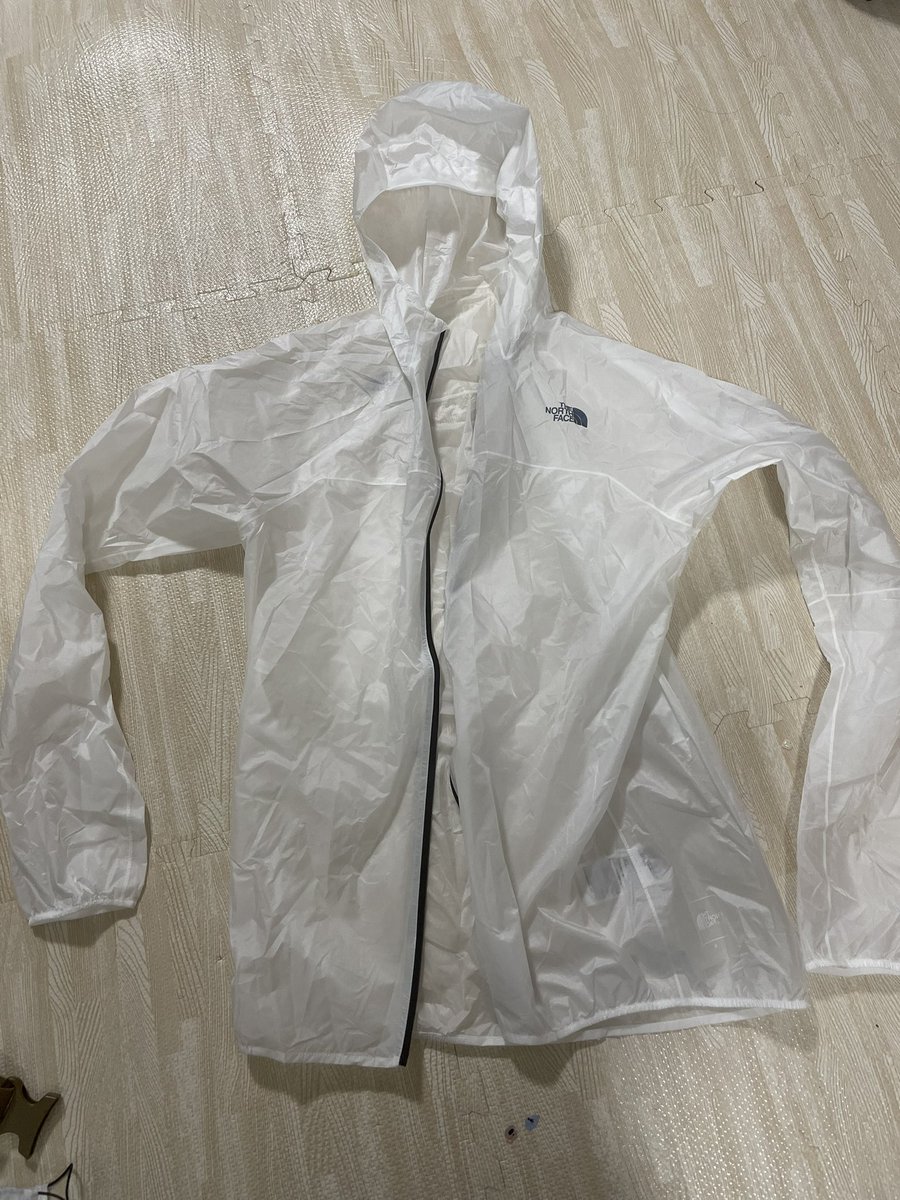 Movingrock6V's tweet photo. セールで安くなってたノースフェイスの
ストライクトレイルジャケット着弾！

120gのウルトラライトな雨具！
奥駈用の装備軽量化が出来て嬉しい

前回は10年着て加水分解したジャケットが浸水して停滞時に低体温症手前まで行ったのでね🥶
必要な投資… https://t.co/h7fn5l22wm