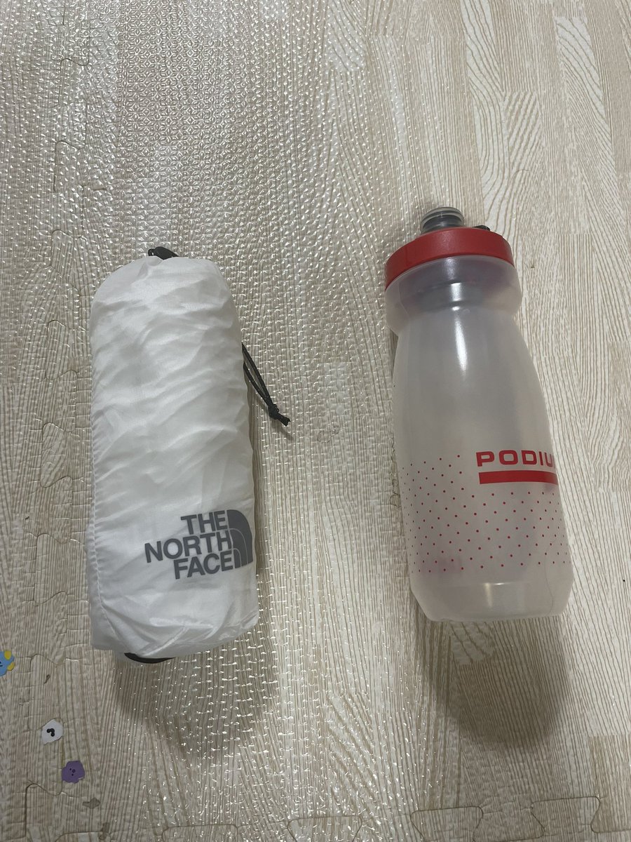 Movingrock6V's tweet photo. セールで安くなってたノースフェイスの
ストライクトレイルジャケット着弾！

120gのウルトラライトな雨具！
奥駈用の装備軽量化が出来て嬉しい

前回は10年着て加水分解したジャケットが浸水して停滞時に低体温症手前まで行ったのでね🥶
必要な投資… https://t.co/h7fn5l22wm