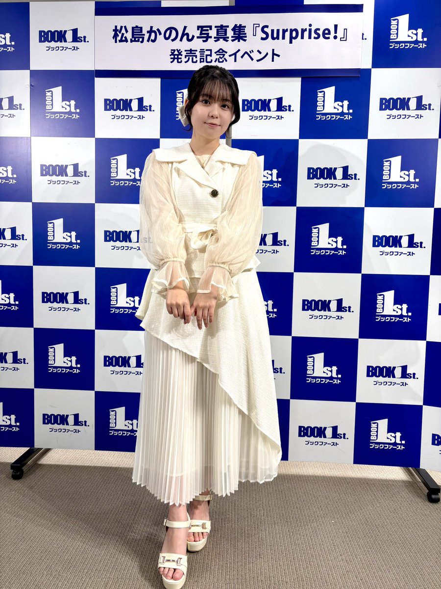 wani_event's tweet image. ／
＃松島かのん 写真集『#Surprise！』
発売記念イベントご参加ありがとうございました🤍
＼
明るく元気に可愛く！溌剌とした表情でお客様と接する松島さん。ご参加が叶わなかった方々へ、今日の松島さんをお届け💌
是非、写真集のコメントもお待ちしております✊🏻
@MatsushimaKanon