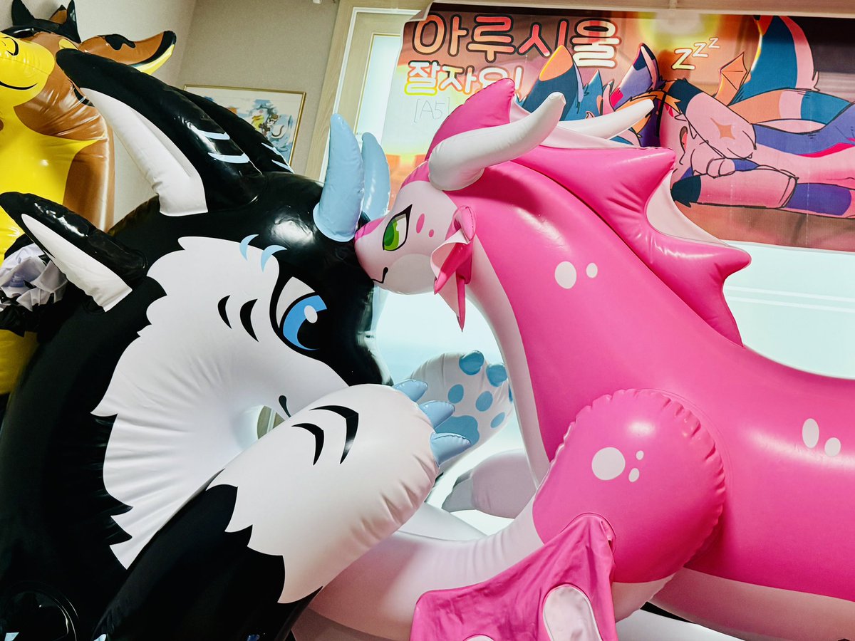 Aru's room tweet media