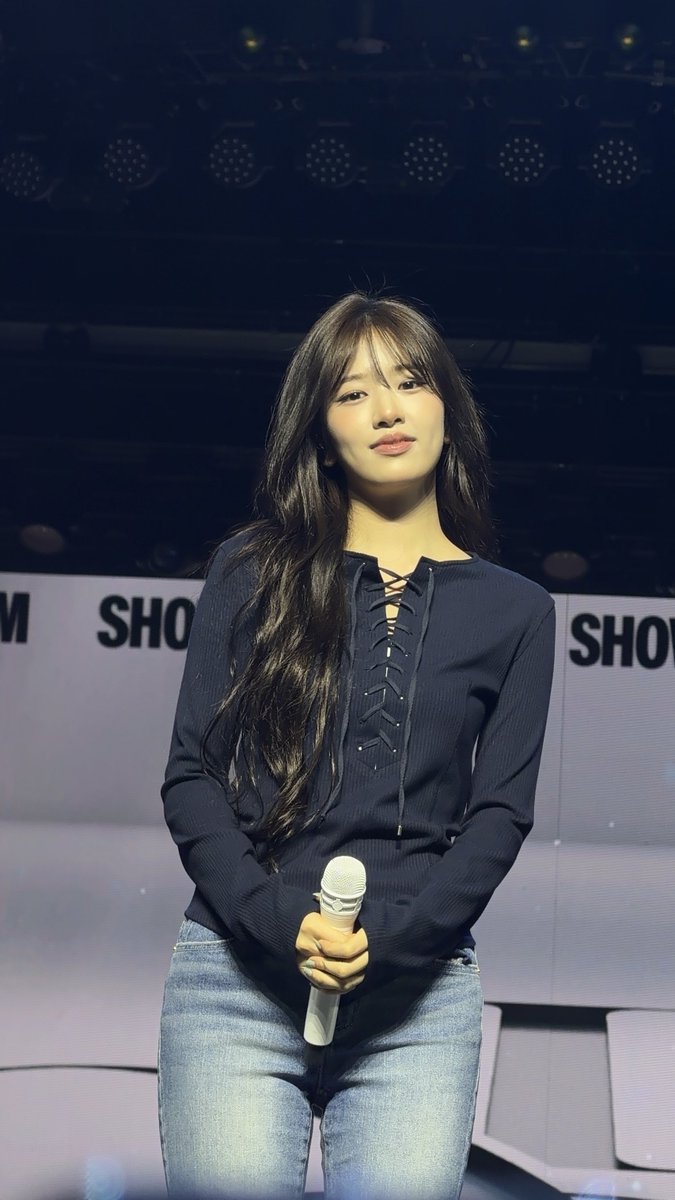 Lizjin_'s tweet photo. SO PRETTY FOT TODAY 

#ANYUJIN #안유진 #LIZ #리즈 
#IVE #아이브  #뾱뾰기즈 https://t.co/Ou7lcIf2Db