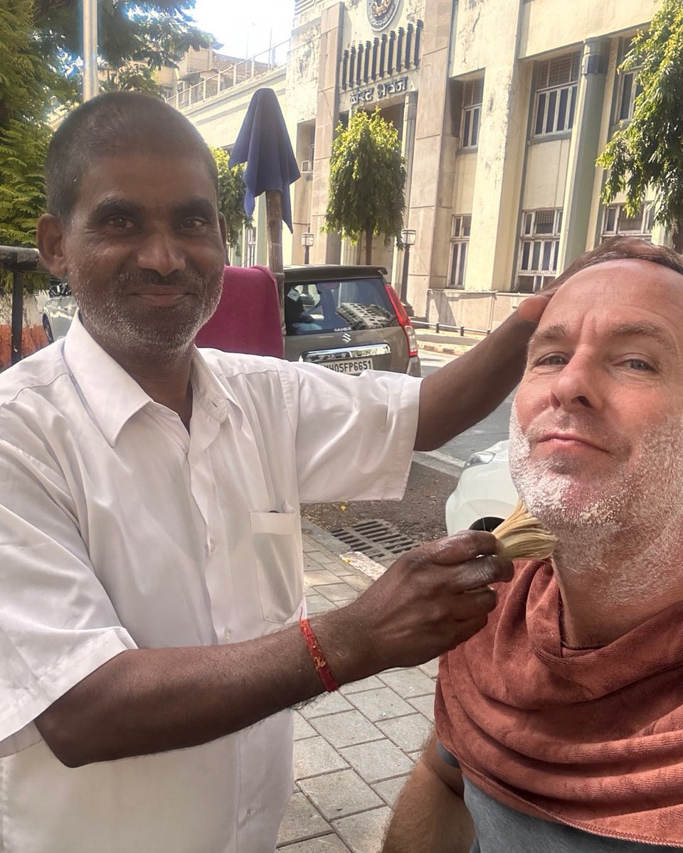 MichaelVaughan's tweet image. Morning everyone x #Mumbai #Dindayal