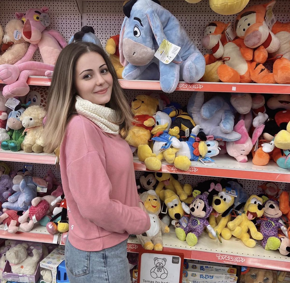 Sol Yumruk tweet media