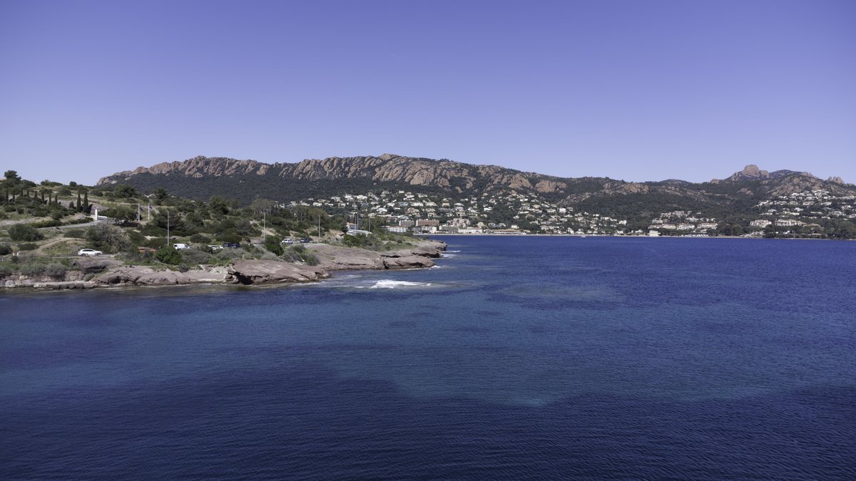 jmlpyt's tweet photo. Aérien | Baie d’Agay ✨ Falaises rouges Estérel, Méditerranée turquoise.
Pure Côte d’Azur !
DJI Mini 4K
#Regionsud #departementduvar #visitvar #vartourisme #esterel #esterelcotedazur #visitesterel #cotedzurfrance #agay #SaintRaphael #DjiMini4K https://t.co/d97jdYvnGQ
