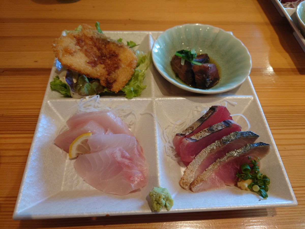 4_eietsu's tweet photo. #静岡駅 
#すし·魚処のへそ静岡本店 
#日替わりラン��� 
刺し身定食 https://t.co/GG1Ze9SWxG