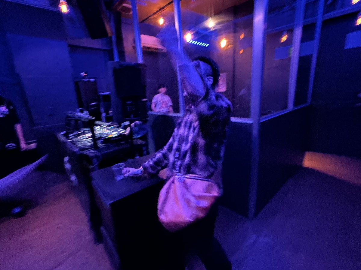 ボルロス tweet media