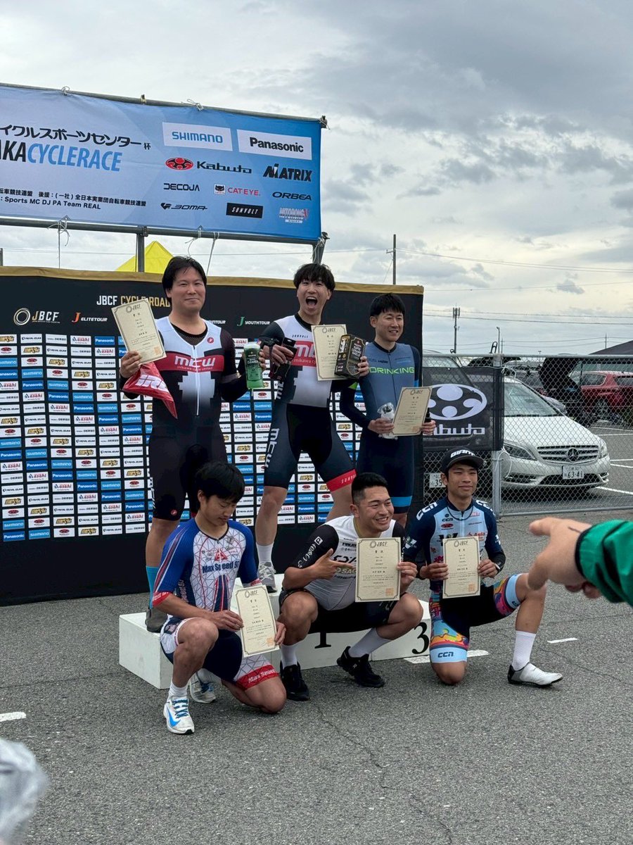 とおる tweet media