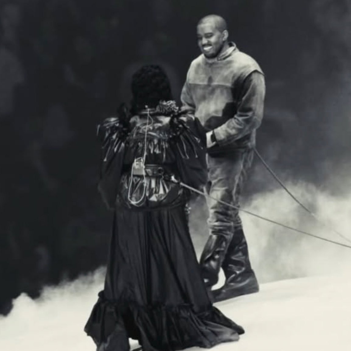 YEFANATICS tweet media