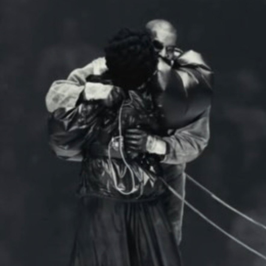 YEFANATICS tweet media