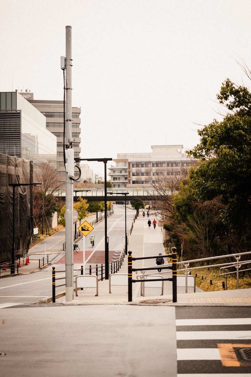 21works_K's tweet photo. 市ヶ谷の活字館に行きました！
中も外も綺麗で落ち着いており
至る所に活字デザインが散りばめられててすてき！
ショップで探していた箔にも出会えて使うのが楽しみ https://t.co/GE6pNv6ibQ