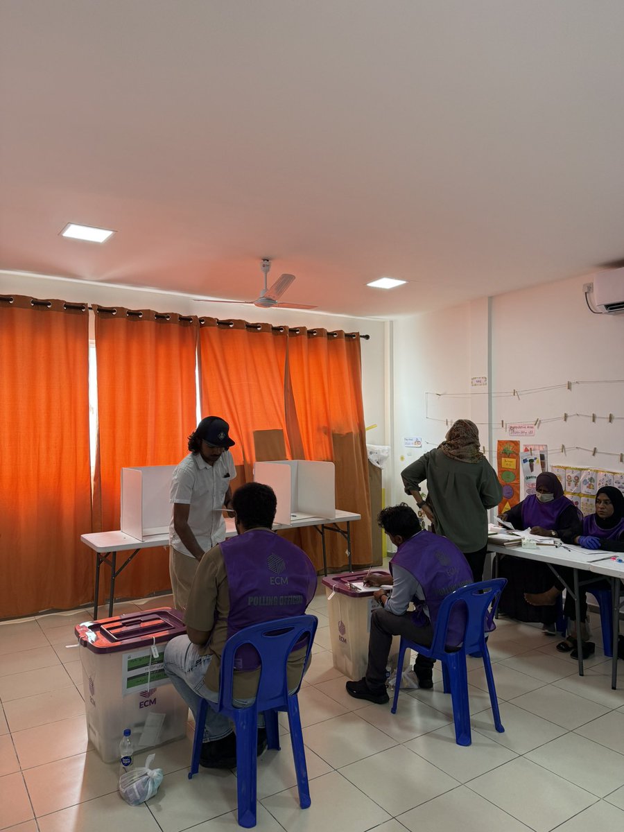 coachshujau's tweet photo. I have voted, this is the most complex vote ever! 

3 ballots for 5 votes in 3 boxes. 
1. Referendum 
2. City Council member &amp; Mayor 
3. WDC member &amp; WDC President 

Go Vote 🗳️ https://t.co/7OMHHsMETV