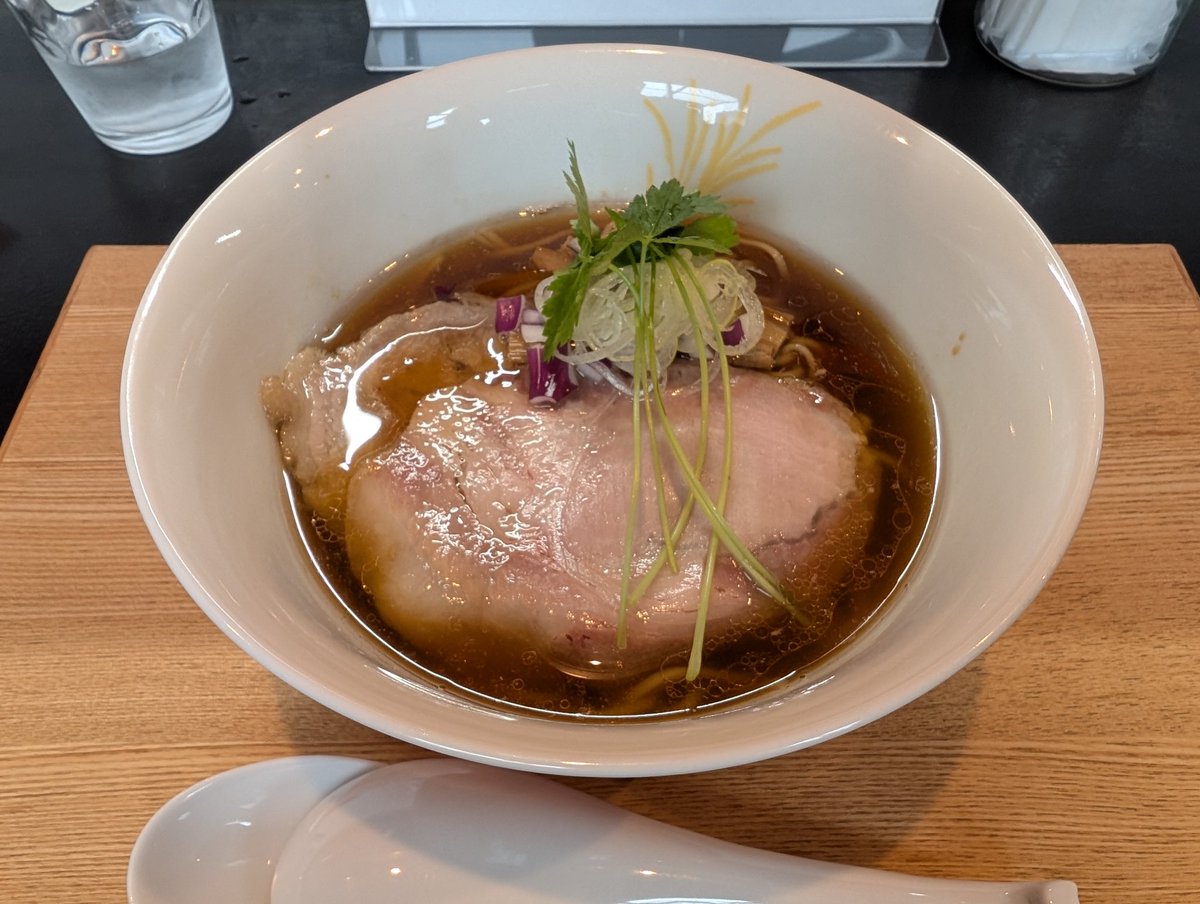 brady76835291's tweet photo. #麺処おぐら 
煮干しと地鶏の醤油らぁ麺

お久しぶりです!
いつも醤油らぁ麺なので、前回いつ食べたか覚えていません。
このスープ、めちゃくちゃ美味い✨
ごちそう様でした🍴 https://t.co/WoF0TGs28q