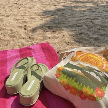 _bybenigna's tweet photo. sun bathing https://t.co/iEW4jhof8f