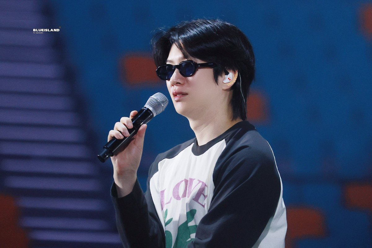 BLUE_ISLAND9 tweet media