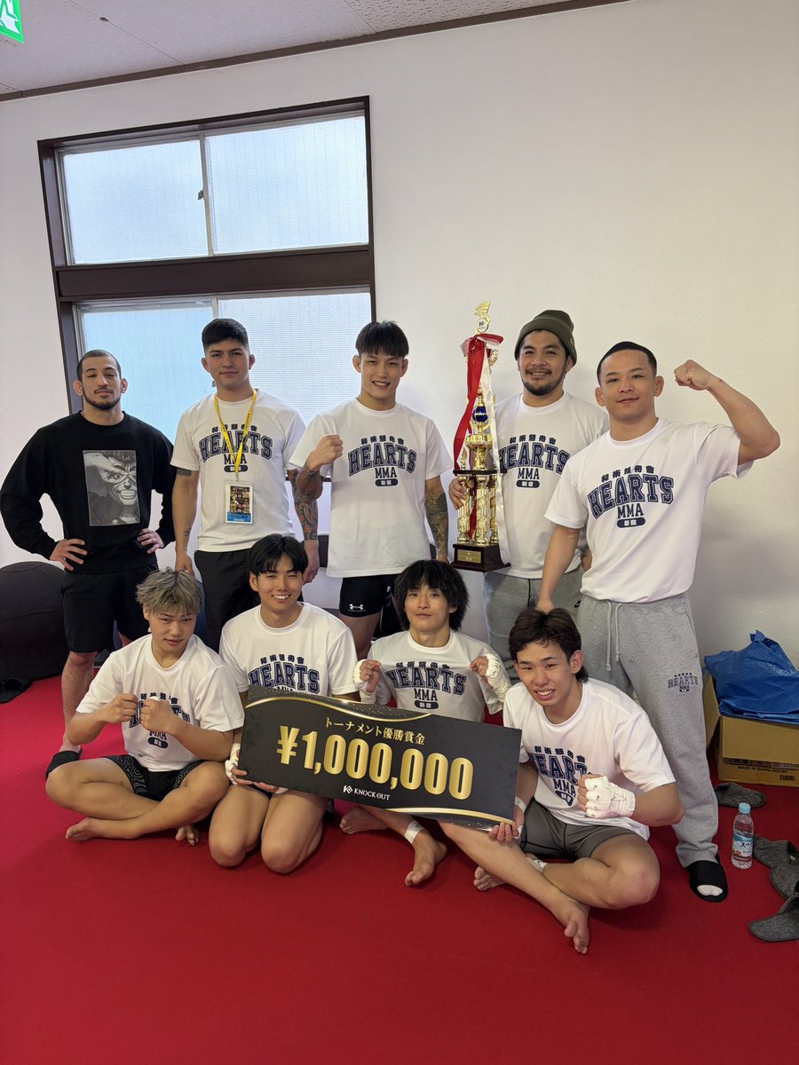 kenjiosawa's tweet image. 団体戦がマジで全員で勝ち取った優勝！

そして平川も最高のKO勝ち！

やったぜー

#和術慧舟會HEARTS #knockout